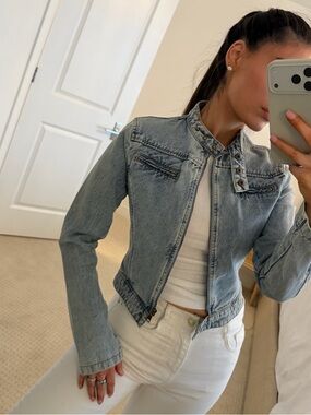 Fitted denim jacket